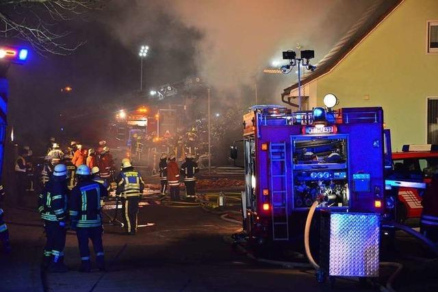 Bei einem Gebäudebrand in Bonndorf stirbt ein Mensch