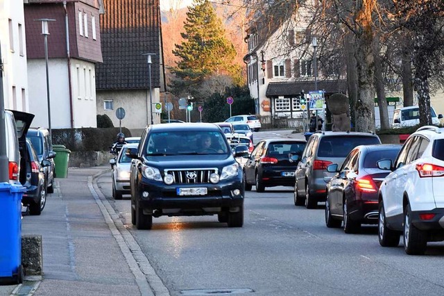 Auf der Hauptstrae kommen Autofahrer ... bald ganztags Tempo 30 gelten knnte.  | Foto: Markus Zimmermann