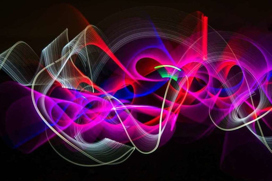 Leuchtspuren im Dunkeln: Die Kamera sieht, was das Auge so nie sehen könnte. Das gehört zu den besonderen Reizen des "Lightpainting". (Foto: Lightpainting-Gruppe Foto AG Ehrenkirchen) Leuchtspuren im Dunkeln: Die Kamera sieht, was das Auge so nie sehen könnte. Das gehört zu den besonderen Reizen des "Lightpainting". (Foto: Lightpainting-Gruppe Foto AG Ehrenkirchen)