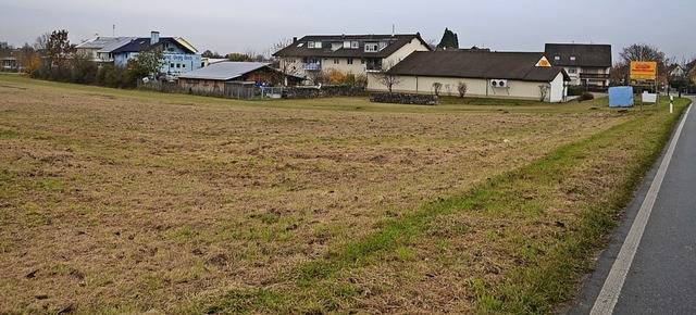 Auf dieser Freiflche zwischen der L 1...ruar beginnen die ersten Vorarbeiten.   | Foto: Roland Vitt