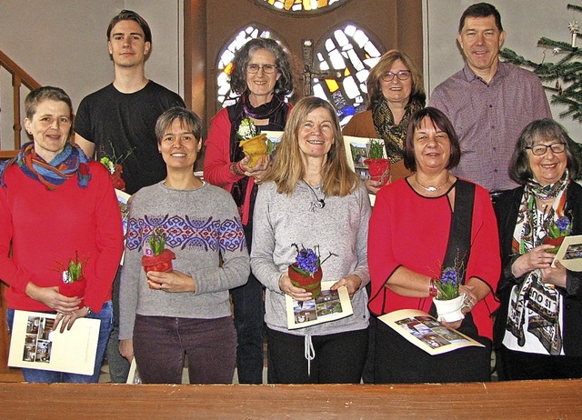 Wechsel im Kirchengemeinderat: Vorne v...Metz, Renate Scheide, Andreas Barthel.  | Foto: privat