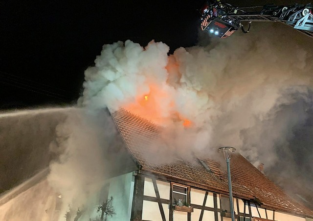 Bei dem Brand eines  Wohnhauses in Brunnadern ist ein Mensch ums Leben gekommen.  | Foto: BZ