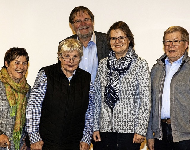 Der neu gewhlte Vorstand des Caritasv...er und Hermann Striebich (von links).   | Foto: Gabriele Zahn