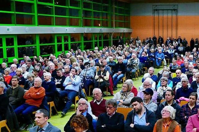 850 Bürger kommen zur Kandidatenvorstellung in Buchenbach