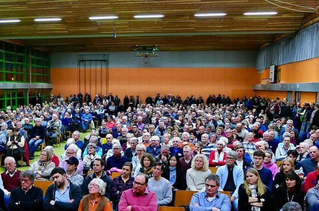 Mehr als 850 Buchenbacher waren zur Vo...daten in die Sommerberghalle gekommen.  | Foto: Markus Donner