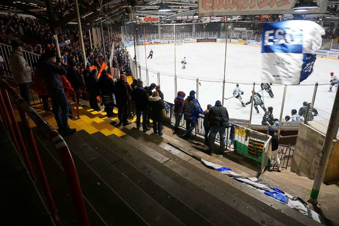 Da wr noch Platz: rund 20 Dresdner Fans im Gsteblock  | Foto: Joshua Kocher