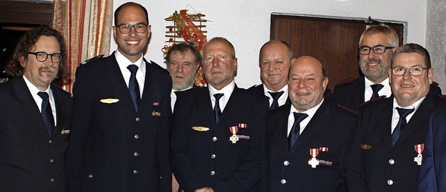 Der stellvertretende Kreisbrandmeister...fr 40 Jahre in der Feuerwehr geehrt.   | Foto: Adelbert Mutz