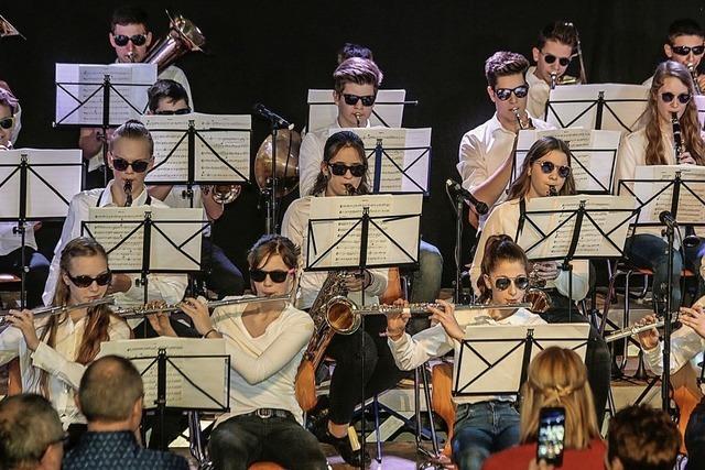 Saxofon trifft auf Schulbigband