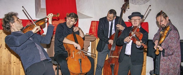 Die fnf Musiker von Volosi begeistert...l das Publikum im Fahrnauer Kirchlein.  | Foto: Paul Eischet