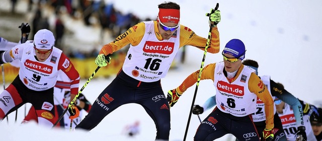 Solide bei den Sprngen, robust auf de...ummer 16) und Manuel Fait (rechts).    | Foto: Karl-Josef Hildenbrand (dpa)