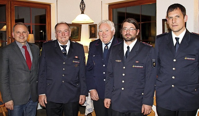 Ehrungen bei der Feuerwehr Leiselheim:...d Grotz, Jan Timm und Matthias Schott.  | Foto: Roland Vitt