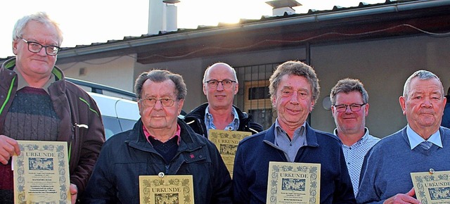 Langjhrige Mitglieder zeichnete der V...ich, Rolf Bhler und Rudi Spothelfer.   | Foto: Reiner Beschorner