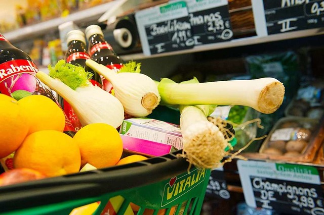 Statt Superfoods empfiehlt Constanze Wach heimisches Obst und Gemse.  | Foto: Inga Kjer (dpa)