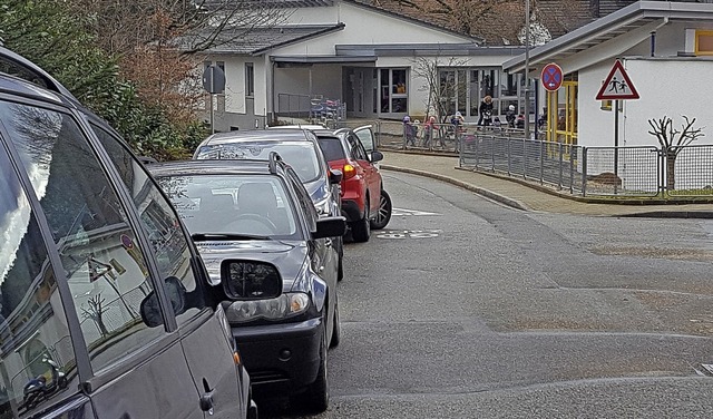 Beim Kindergarten St. Nikolaus herrsch...Kinder zu groe Enge fr den Verkehr.   | Foto: Beate Zehnle-Lehmann