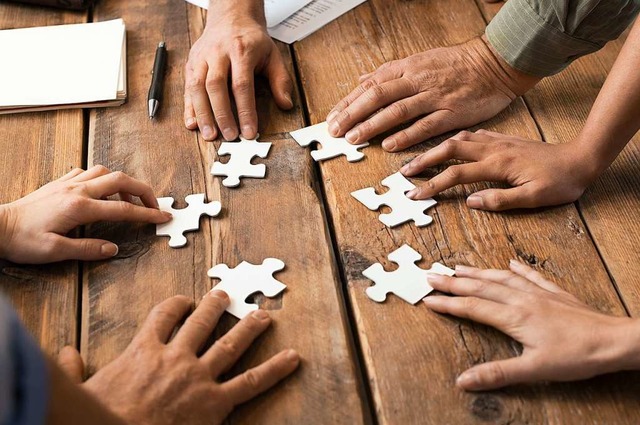 Gemeinsam puzzeln strkt die Gemeinschaft.  | Foto: Rido - Fotolia