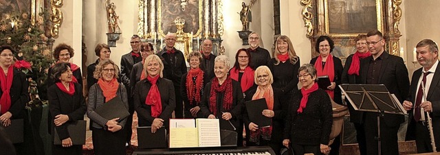 Der Kirchenchor Feldkirch nach seinem ...Zielinski, daneben Dirigent Eric Maier  | Foto: Otmar Faller