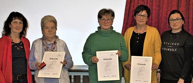 Die Vorsitzenden  Heidi Dgele (links)...reue zu den Oberrotweiler Landfrauen.   | Foto: Laetitia Barnick