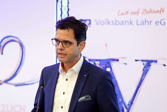 Der Lahrer Volksbank-Chef Peter Rottenecker bei der Vorlage der Bilanz  | Foto: Christoph Breithaupt