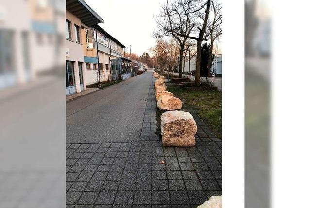 Gibt es beim Stadion des SV zu wenig Parkpltze fr Spieler und Gste?