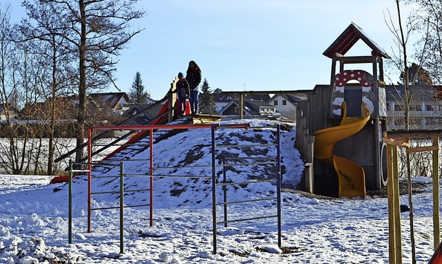 Der Spielplatz beim Kindergarten soll ... der Elterninitiative verlegt werden.   | Foto: Liane Schilling