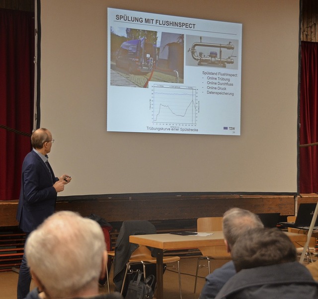 Andreas Korth vom Technologie Zentrum ...n zur Verbesserung der Wasserqualitt.  | Foto: Christiane Sahli