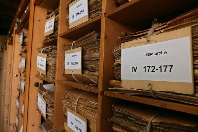 Der neue Archivar soll die alten Bestnde des Archivs sichten und ordnen.  | Foto: Lena Marie Jrger