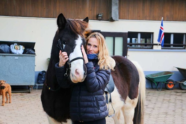 Lea Sigmarsson vom Islandpferdehof Heuberg in Kaisten mit Grimur  | Foto: Dennis Kalt