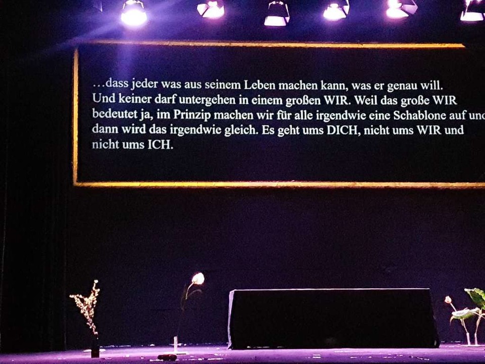 Erschlagend aktuell: &#8222;Am Ziel&#8... Thomas Bernhard im Prolog des Stücks.  | Foto: Viola Priss