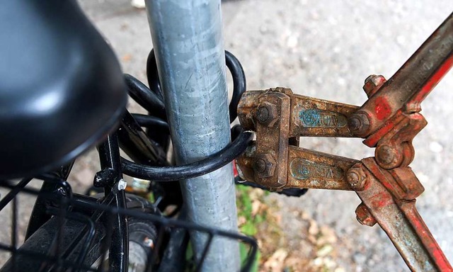 Die Zange zum Knacken der Fahrradschl...Diebesgut erwischt wurde (Symbolbild).  | Foto: Carsten Rehder