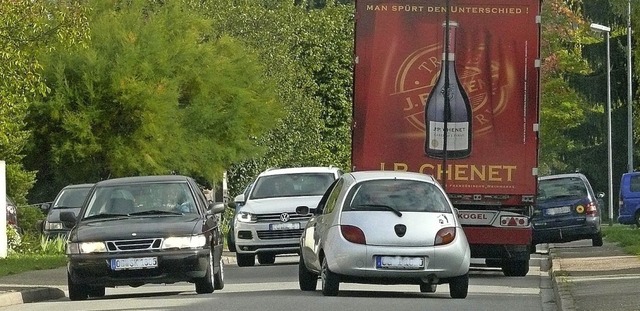 Der Verkehr auf der Hauptstrae ist vi...nschen in Hugsweier ein Dorn im Auge.   | Foto: Afred Arbandt