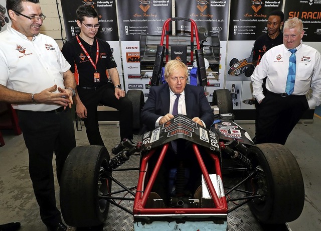 Der britische Premier Boris Johnson si...er fand eine Kabinettssitzung statt.    | Foto: Scott Heppell (dpa)