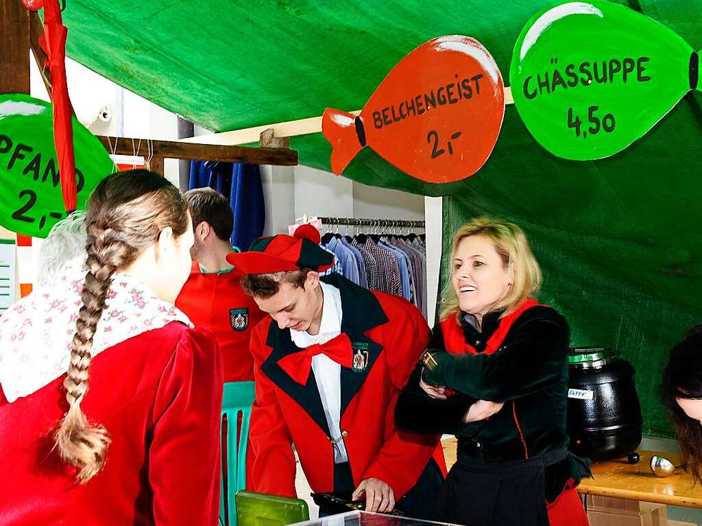 Am Samstag hatten die Narren Staufen fest in ihrer Hand. Los ging es mit dem Umzug zum Mendigsmert am Samschdig.