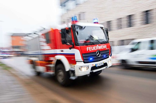 Die Feuerwehr konnte den Brand schnell lschen.  | Foto: Julian Stratenschulte (dpa)