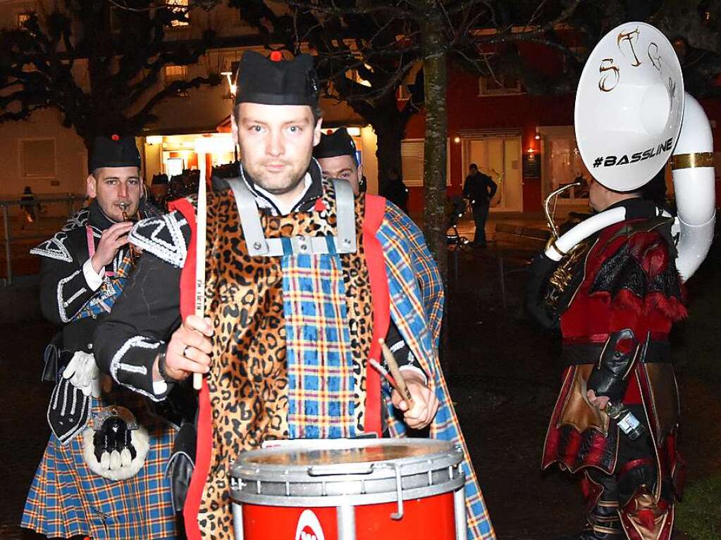 Die Gste aus der Gugge-Szene trugen in Rheinfelden klangvolle Namen: Kohlrtti-Chlpfer Horre, die Roli-Guggers aus Laufenburg, die Guggis 81 sowie die Xmen Group aus Schopfheim. Alle feierten den 50. Geburtstag der Ohrquler.