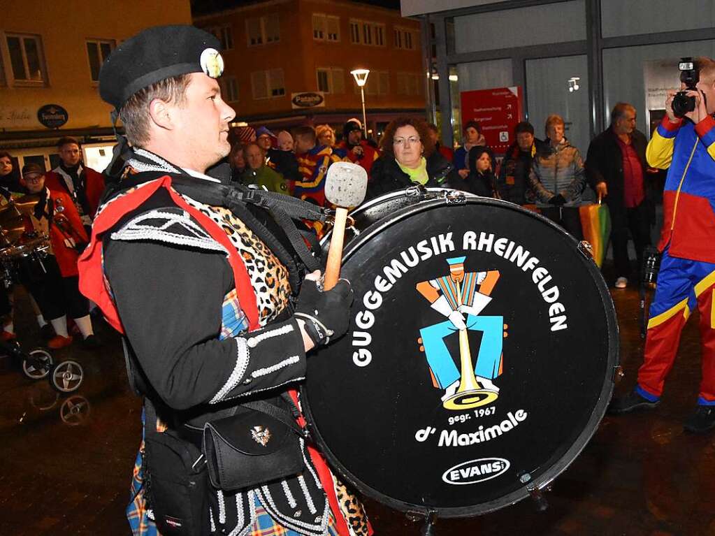 Die Gste aus der Gugge-Szene trugen in Rheinfelden klangvolle Namen: Kohlrtti-Chlpfer Horre, die Roli-Guggers aus Laufenburg, die Guggis 81 sowie die Xmen Group aus Schopfheim. Alle feierten den 50. Geburtstag der Ohrquler.