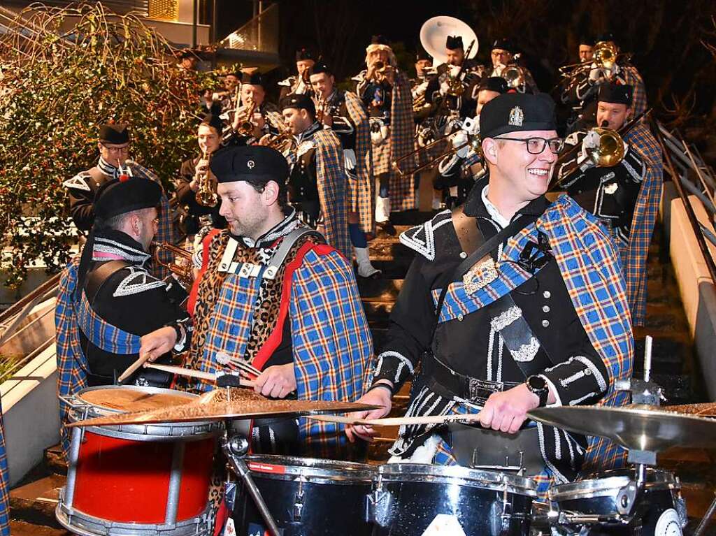 Die Gste aus der Gugge-Szene trugen in Rheinfelden klangvolle Namen: Kohlrtti-Chlpfer Horre, die Roli-Guggers aus Laufenburg, die Guggis 81 sowie die Xmen Group aus Schopfheim. Alle feierten den 50. Geburtstag der Ohrquler.