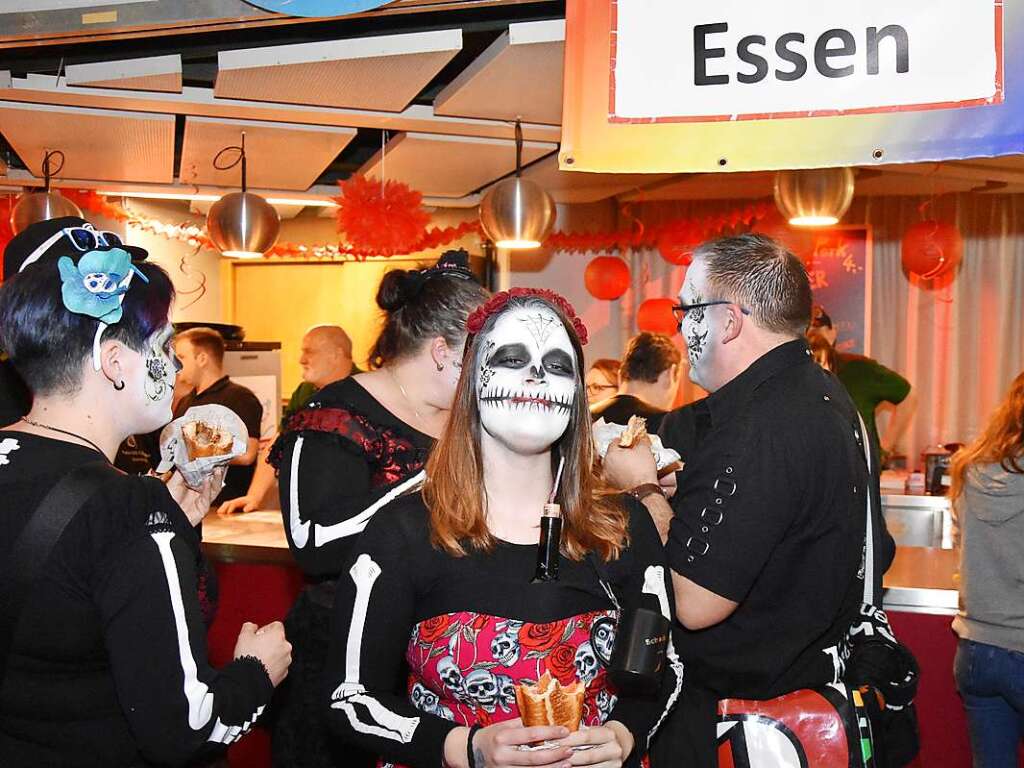 Die Gste aus der Gugge-Szene trugen in Rheinfelden klangvolle Namen: Kohlrtti-Chlpfer Horre, die Roli-Guggers aus Laufenburg, die Guggis 81 sowie die Xmen Group aus Schopfheim. Alle feierten den 50. Geburtstag der Ohrquler.