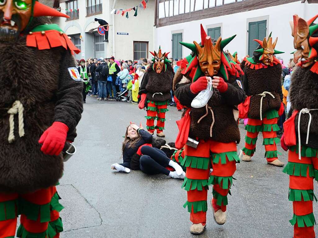 Mehr als 4000 Narren zogen am Sonntag durch die kleine Rheingemeinde.