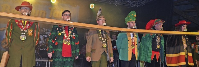 Die Zunftvorstnde der Narrenvereinigu...lebrierten das Brauchtum in Weisweil.   | Foto: Roland Vitt