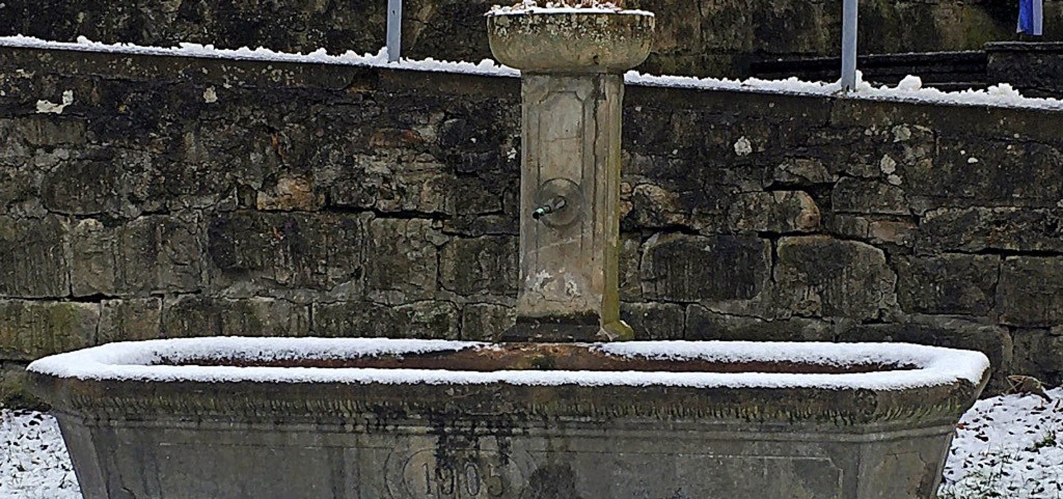 Was geschieht mit dem alten Brunnen, d... Grimmelshofener Hirschenareal steht?   | Foto: Edelgard Bernauer