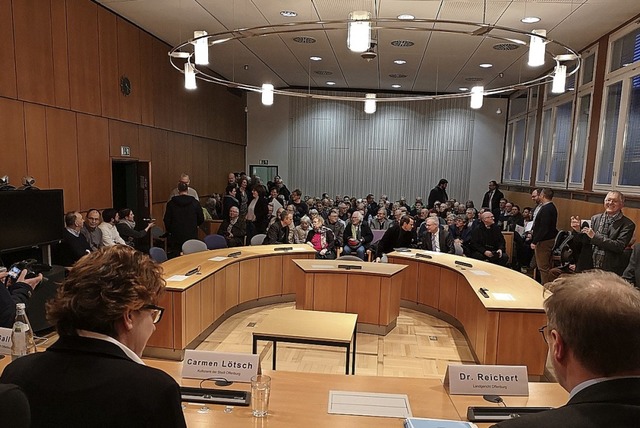 Anschlieend ging es im Saal 2 des Lan...tionen zu Hindenburg zugnglich sind.   | Foto: Ralf Burgmaier