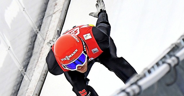 Vorentscheidung auf der Schanze: Kombi...it seiner Sitzposition ber dem Ski.    | Foto: BARBARA GINDL (AFP)