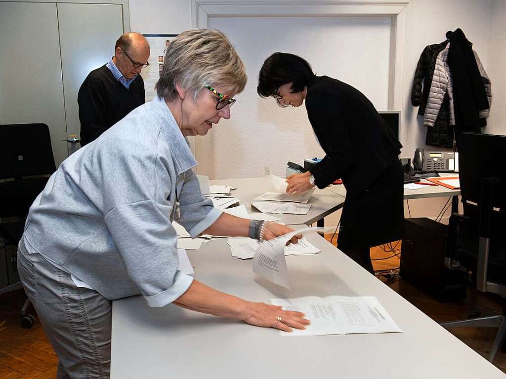 Gespannt warteten am Sonntagabend Brger, Brgermeisterkandidaten und Politiker auf das Ergebnis der Abstimmungen.