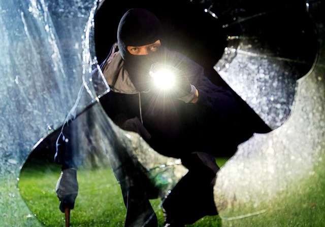 Am Wochenende kam es zu mehreren Einbrchen in Lrrach (Symbolfoto).  | Foto: Daniel Maurer (dpa)