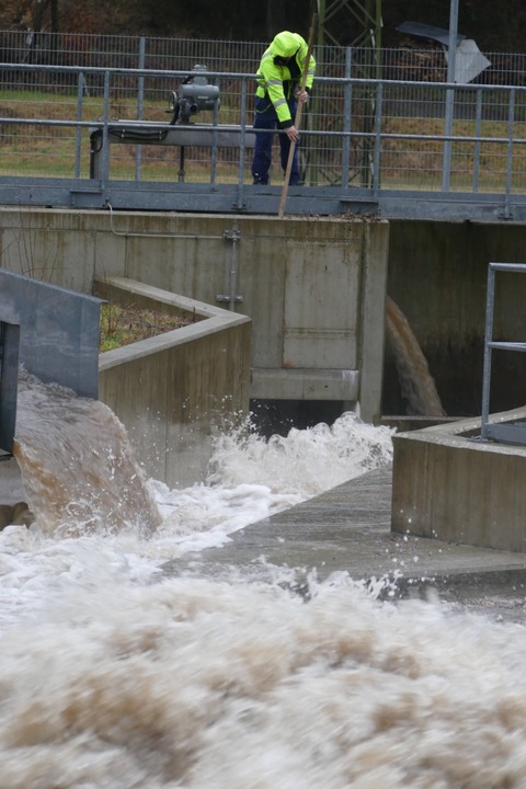 Die Wiese im Oberen Wiesental hat Hochwasser.  | Foto: Sattelberger