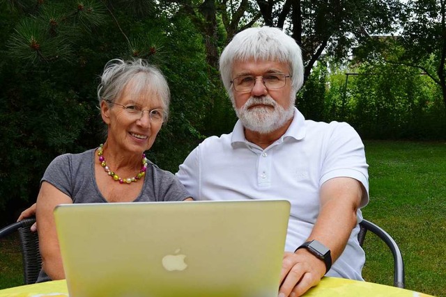 Ob im heimischen Garten, im Bro oder ...Internetplattform Seniorentreff aktiv.  | Foto: Nikola Vogt