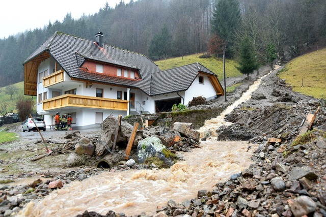 In Obersimonswald brachte ein sonst zahmer Nebenbach einen Hang ins Rutschen.  | Foto: Horst Dauenhauer