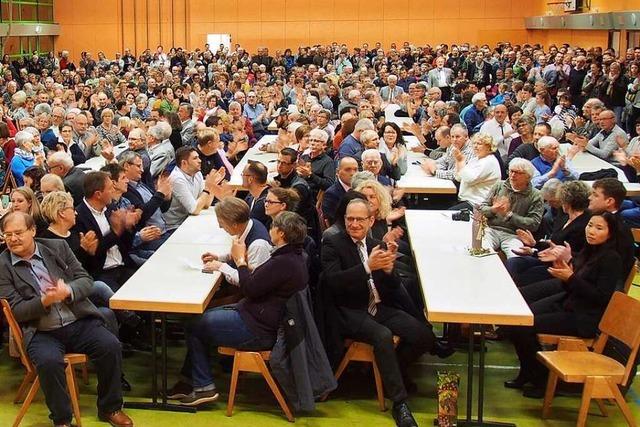 Ausgang der Bürgermeisterwahl in Buchenbach überrascht Bürger und Wahlsieger