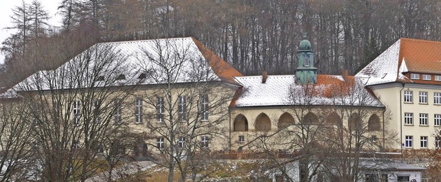 Die Hallen in der Gemeinde (links die ...d fr die Stadt ein Zuschussgeschft.   | Foto: Martin Wunderle