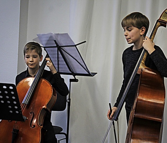 Felix Petraschka am Violoncello und An...sich als gut zusammen spielendes Duo.   | Foto: Rolf Reimann